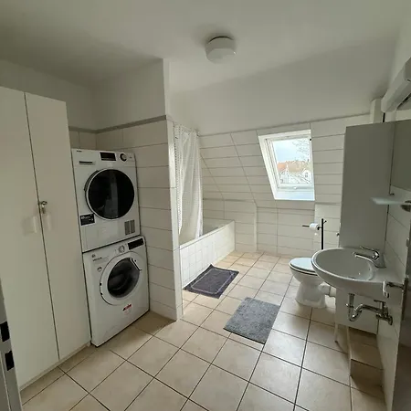 Grosse Fuer Bis Zu 5 Personen Mg32 * Mönchengladbach